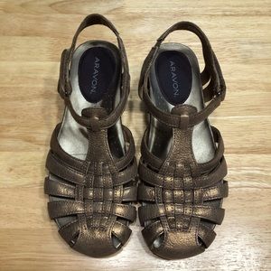 🌸 3/$18 🌸 Aravon Fisherman Sandals Sz 7W Gold